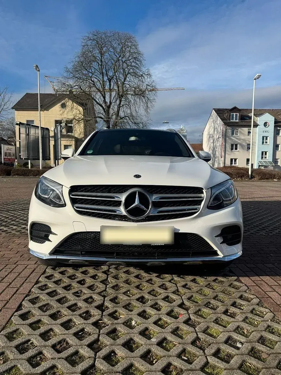 Gebraucht Mercedes GLC250 AMG line 204 PS (150 kW) 2018 Weiß SUV