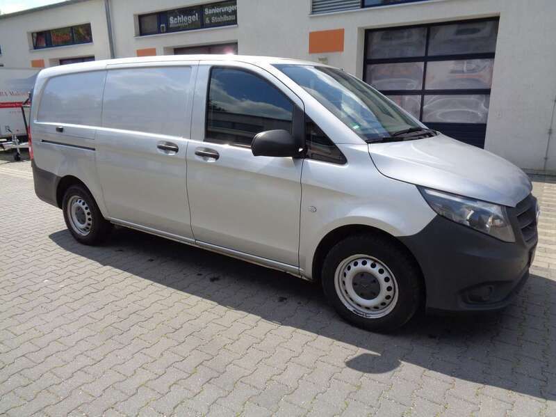 Brillantsilber metallic Gebraucht 2015 Mercedes Vito Van / Kleinbus | 9.700 € (Guter Preis) - Bild 1/4