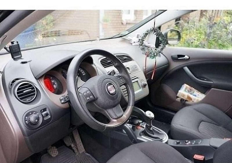 Grau Gebraucht 2008 Seat Altea XL Comfort Van / Kleinbus | 3.150 € (Fairer Preis) - Bild 1/4