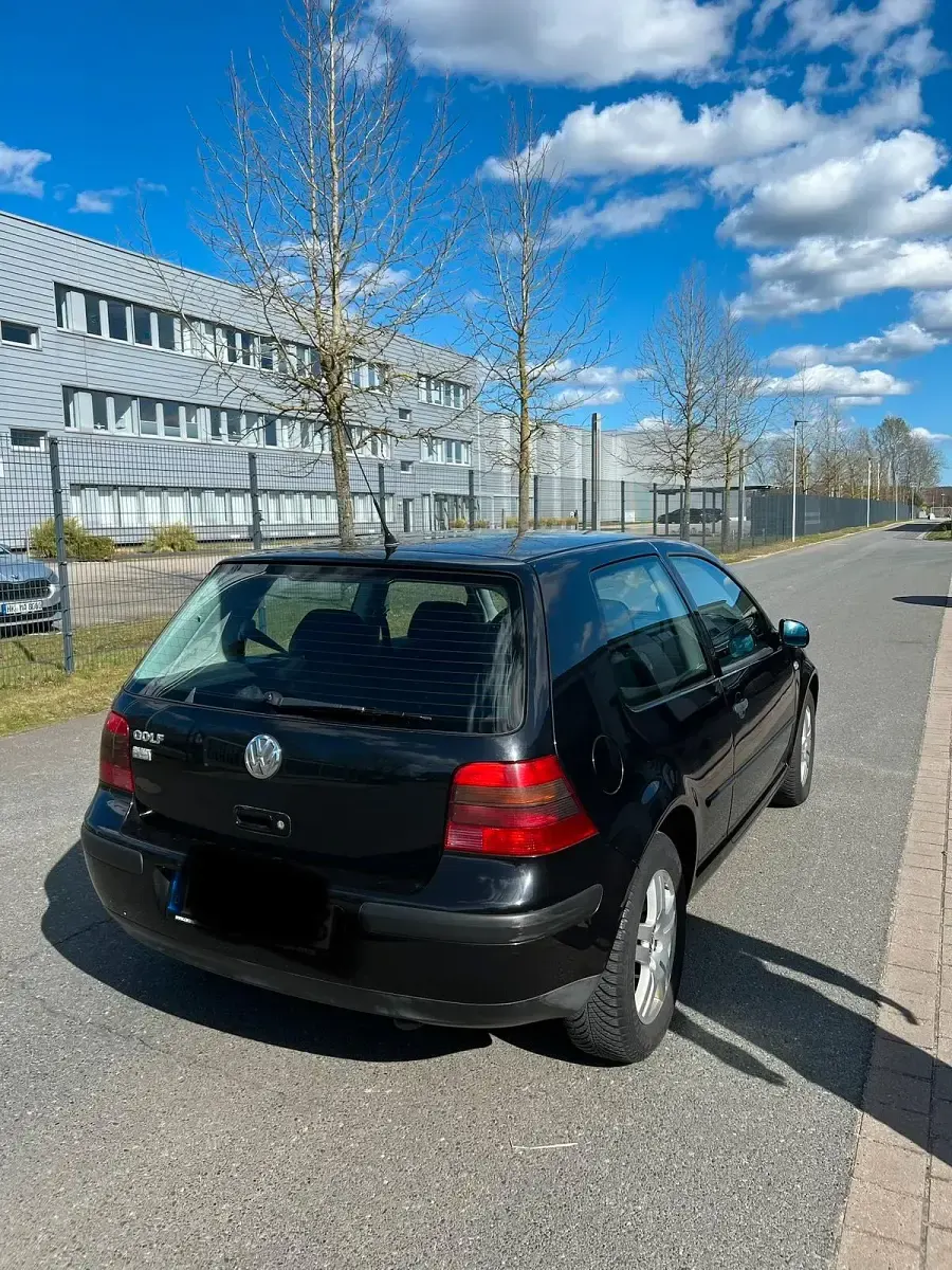 Gebraucht VW Golf IV 75 PS (55 kW) 2002 Schwarz Kleinwagen