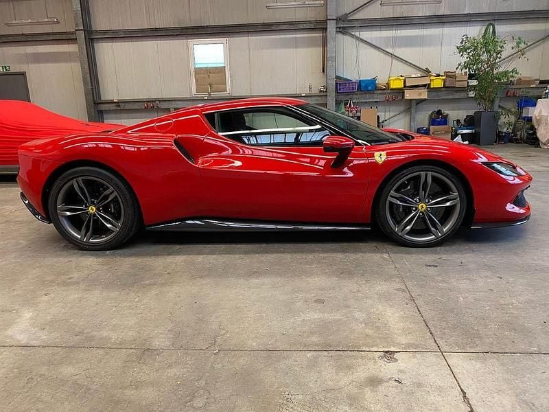 Neu Ferrari 250 829 PS (609 kW) 2025 Rosso corsa Coupé