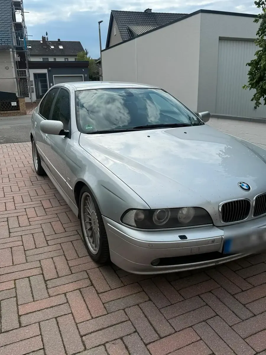 Gebraucht BMW 520 136 PS (100 kW) 2001 Silber Limousine