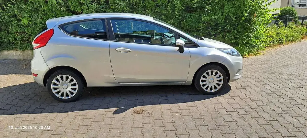 Gebraucht Ford Fiesta Trend 60 PS (44 kW) 2010 Silber Kleinwagen