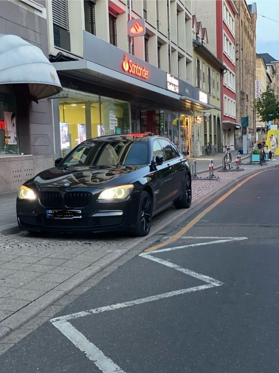 Schwarz Gebraucht 2012 BMW 740L M Sport Limousine | 14.000 € - Bild 1/4