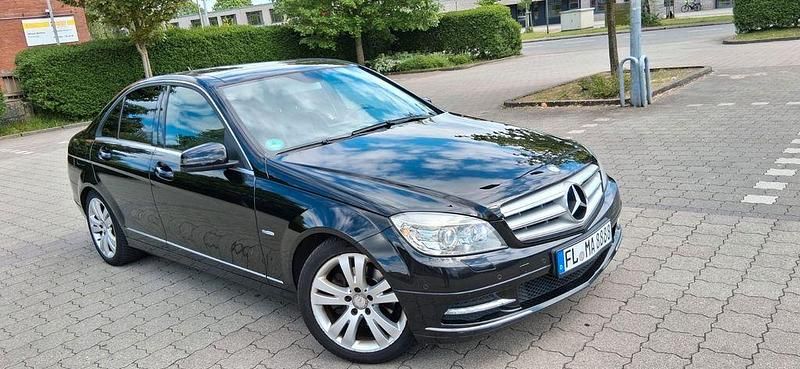 Schwarz Gebraucht 2010 Mercedes C200 Avantgarde Limousine | 7.499 € (Fairer Preis) - Bild 1/4