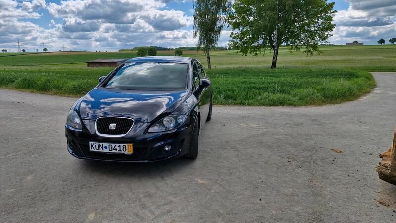 Schwarz Gebraucht 2010 Seat Leon Limousine | 2.300 € (Superpreis) - Bild 1/4