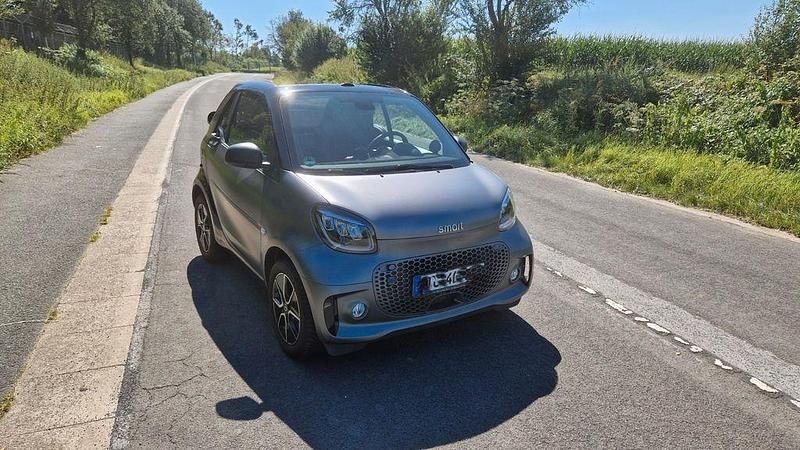 Grau Gebraucht 2022 Smart ForTwo Electric Drive Passion Cabrio | 15.299 € (Fairer Preis) - Bild 1/2