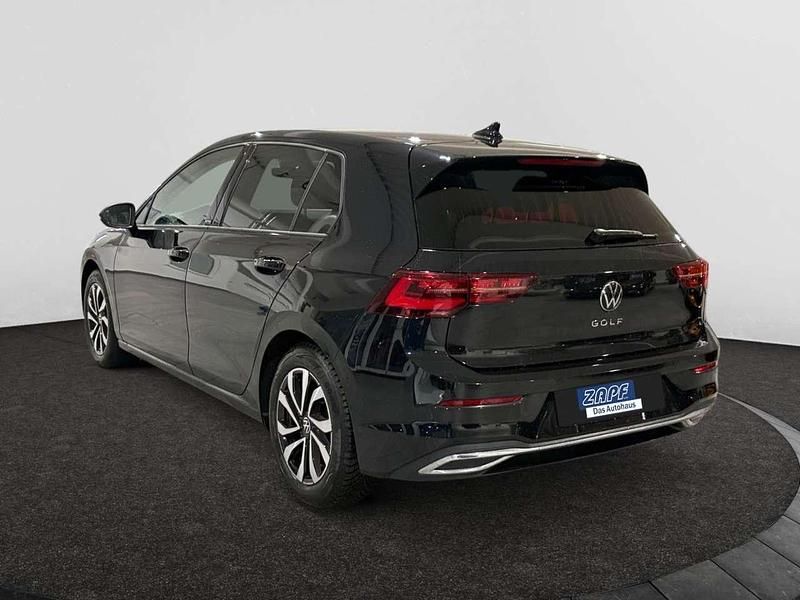 Gebraucht VW Golf VIII Active 150 PS (110 kW) 2022 Deep black perleffekt Limousine