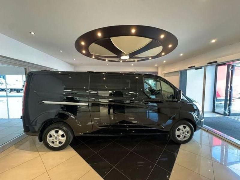 Shadow black (metallic) Gebraucht 2017 Ford Transit Custom Trend Van | 13.685 € (Fairer Preis) - Bild 1/4
