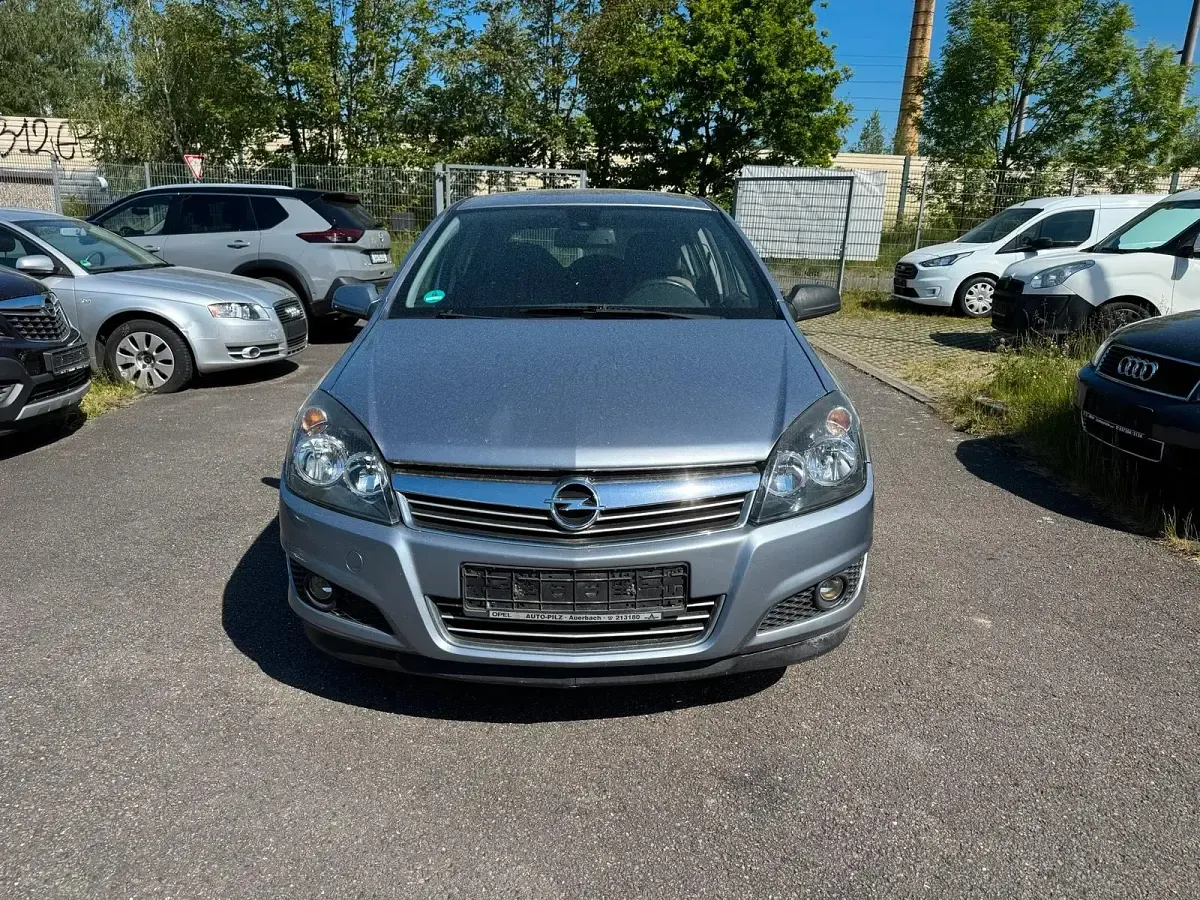 Gebraucht Opel Astra 120 PS (88 kW) 2008 Grau Limousine