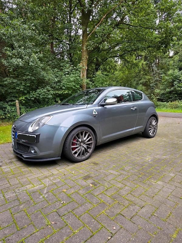 Grau Gebraucht 2011 Alfa Romeo MiTo Quadrifoglio Verde Kleinwagen | 7.000 € (Etwas zu teuer) - Bild 1/4