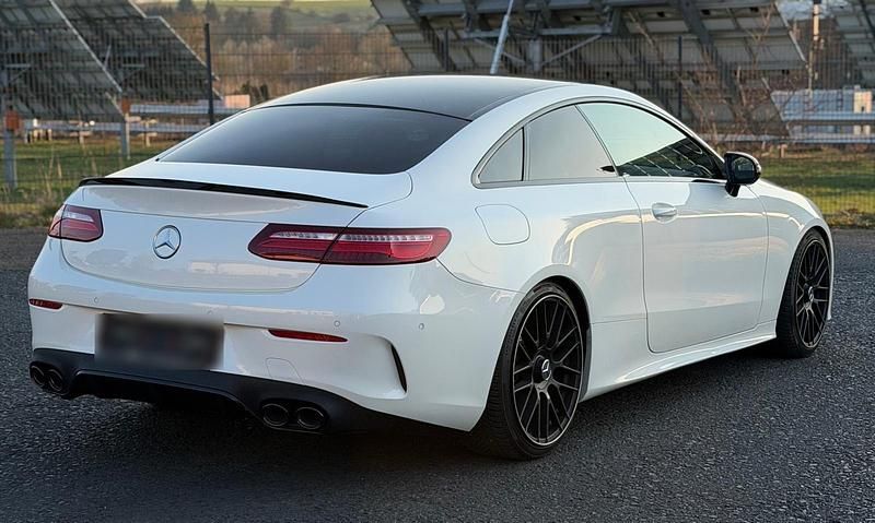 Gebraucht Mercedes E350 AMG 258 PS (189 kW) 2018 Weiß Coupé