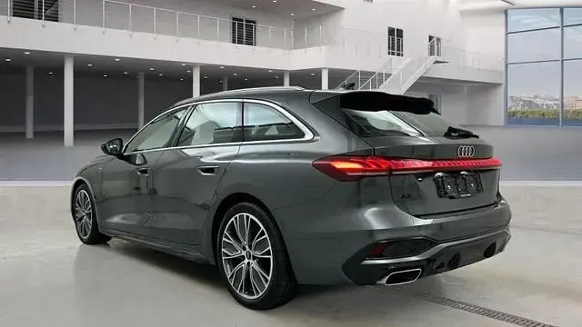 Second-hand Audi A5 S-line plus 204 CP (150 kW) 2026 Gri Break