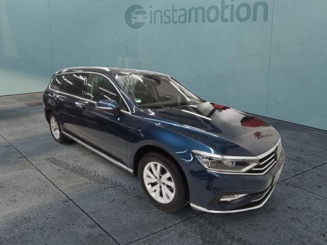 Blau Gebraucht 2024 VW Passat Elegance Kombi | 34.590 € (Fairer Preis) - Bild 1/2