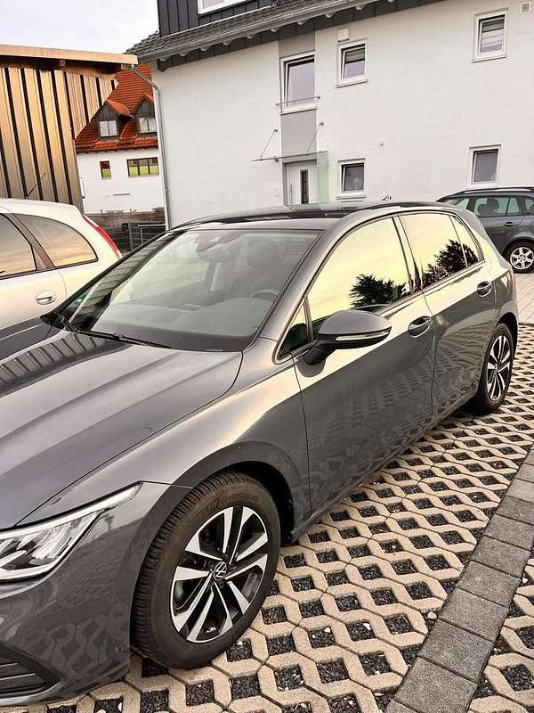 Grau Gebraucht 2020 VW Golf VIII United Limousine | 18.200 € (Superpreis) - Bild 1/4