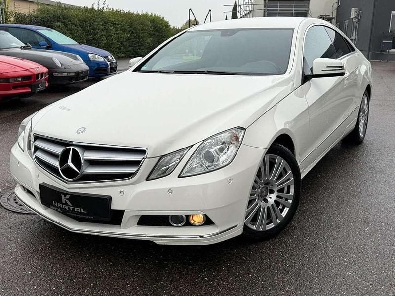 Gebraucht Mercedes E220 170 PS (125 kW) 2011 Weiß Coupé
