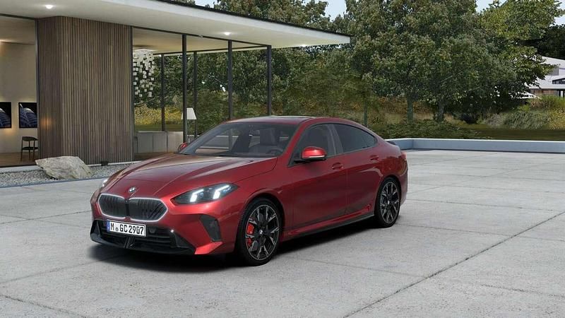 Fire red metallic Neu 2025 BMW 223 M Sport Coupé | 51.229 € - Bild 1/4