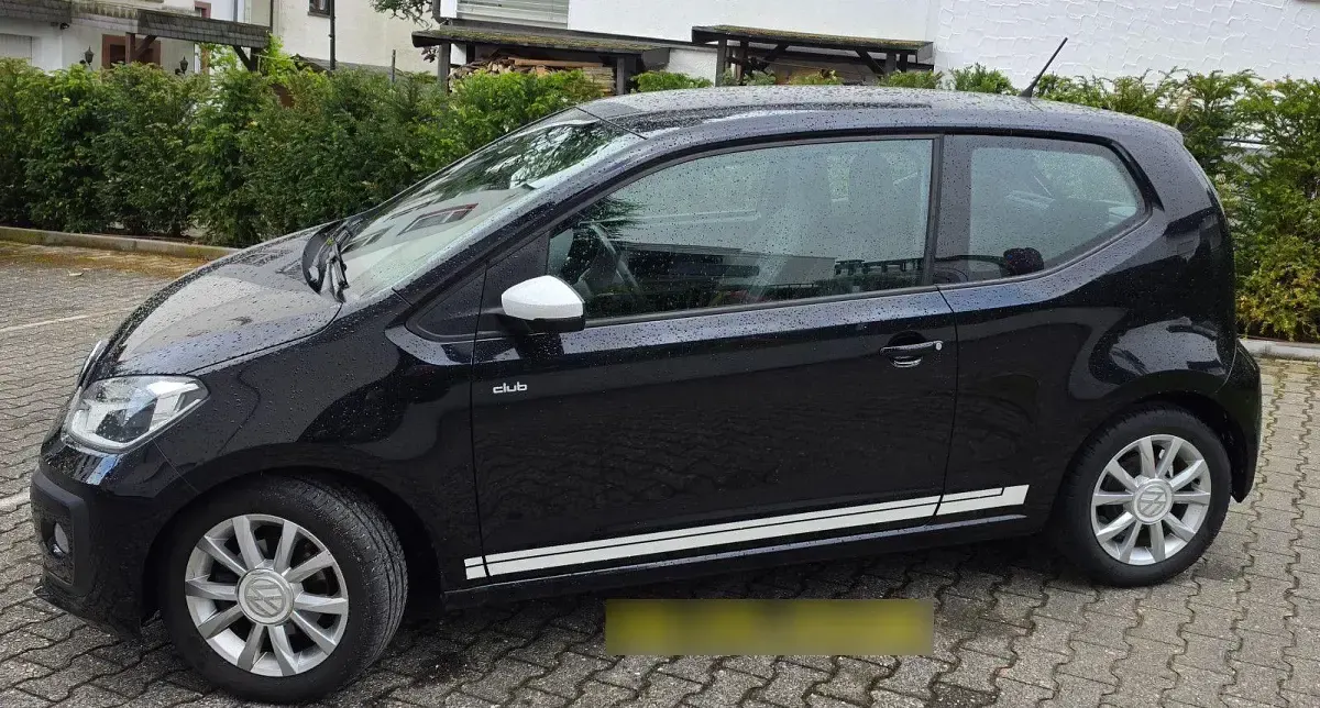 Używany VW up! CLUB 75 KM (55 kW) 2017 Czarny Hatchback