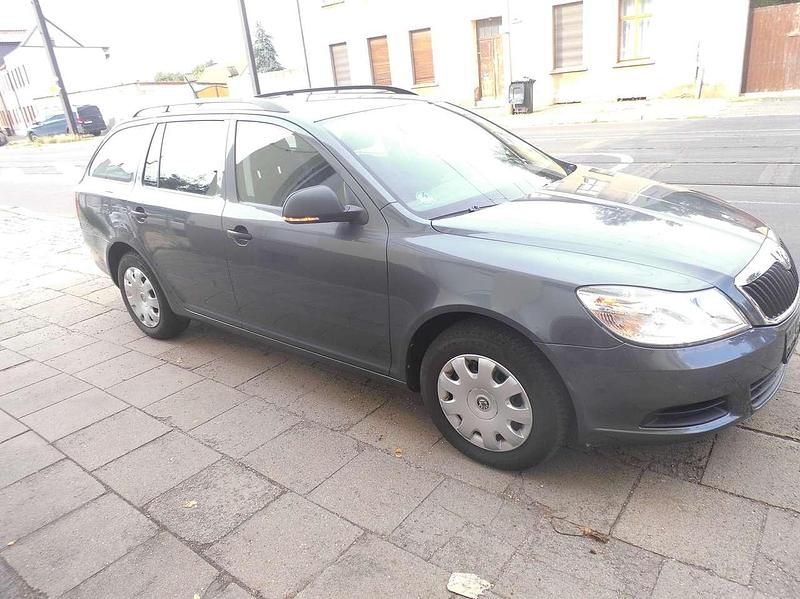 Gebraucht Skoda Octavia Ambition 122 PS (89 kW) 2012 Grau Kombi