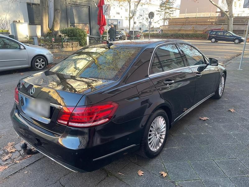 Gebraucht Mercedes E200 136 PS (100 kW) 2015 Schwarz Limousine