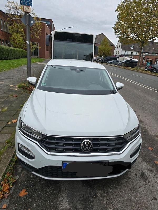 Weiß Gebraucht 2021 VW T-Roc Active SUV | 21.400 € (Guter Preis) - Bild 1/4