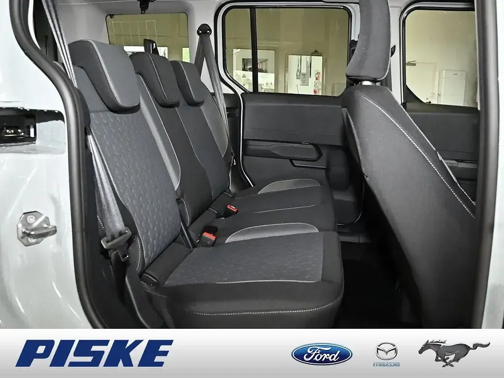 Neu Ford Tourneo Courier Titanium 125 PS (91 kW) 2026 Grau Van / Kleinbus