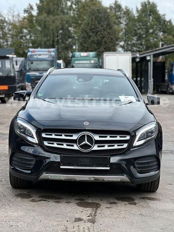 Gebraucht Mercedes GLA200 156 PS (114 kW) 2017 Schwarz SUV