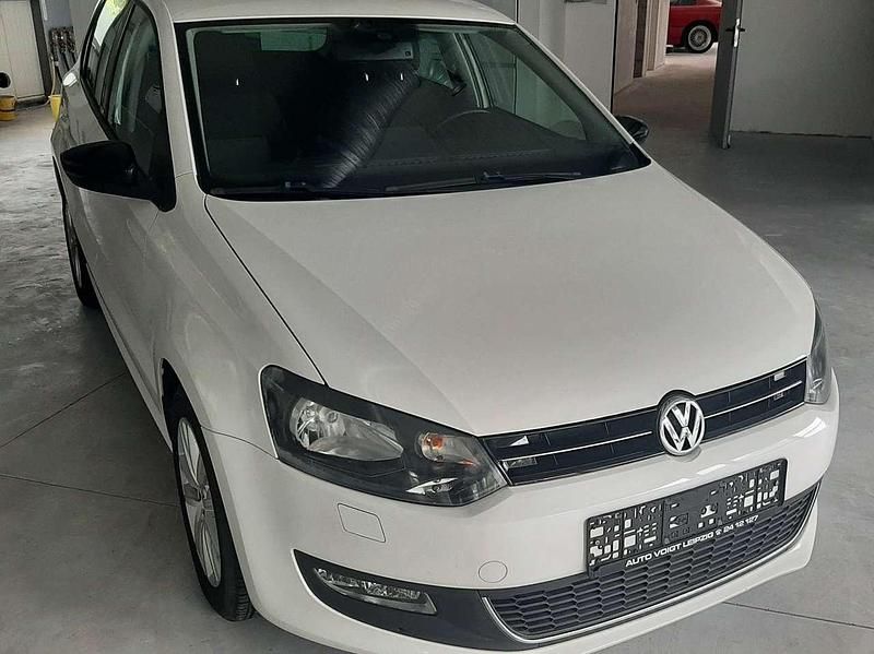 Weiß Gebraucht 2011 VW Polo Highline Limousine | 6.890 € (Fairer Preis) - Bild 1/4