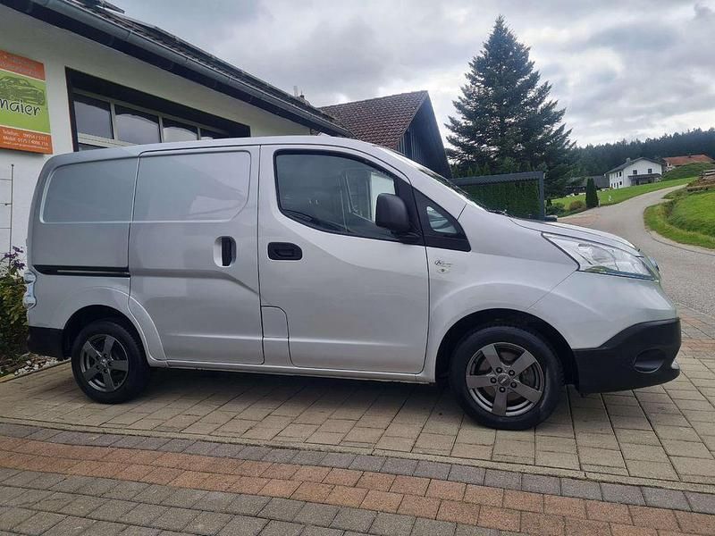 Gebraucht Nissan e-NV200 80 kW (109 PS) 2015 Silber Van / Kleinbus