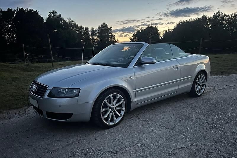 Silber Gebraucht 2003 Audi A4 Cabriolet Sport Cabrio | 3.990 € (Fairer Preis) - Bild 1/4