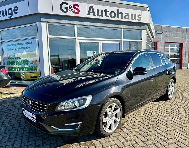 Gebraucht Volvo V60 Momentum 181 PS (133 kW) 2015 Schwarz Kombi