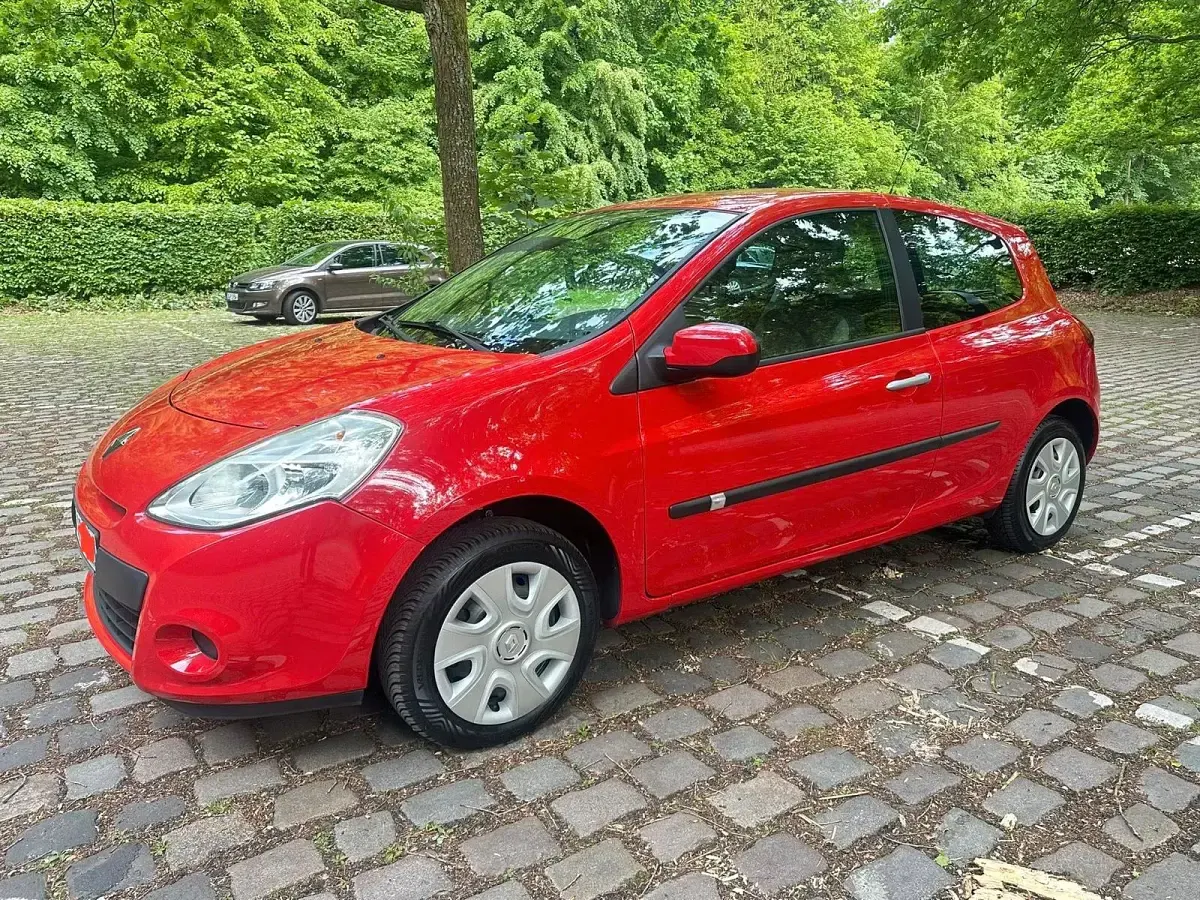 Brugt Renault Clio II 75 HK (55 kW) 2011 Rød Hatchback