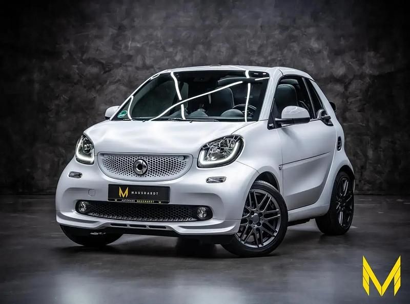 Weiß (moon white (matt) (weiß)) Gebraucht 2019 Smart ForTwo Cabrio Brabus Xclusive Cabrio | 25.555 € (Fairer Preis) - Bild 1/4