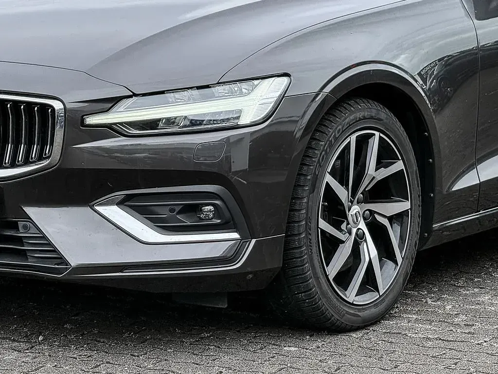 Gebraucht Volvo V60 Inscription 197 PS (144 kW) 2023 Grau Kombi