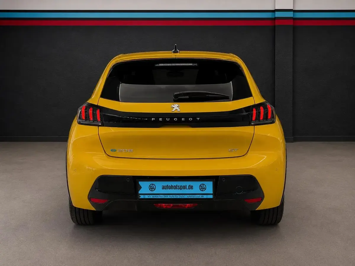 Gebraucht Peugeot e-208 100 kW (136 PS) 2023 Gelb Kleinwagen