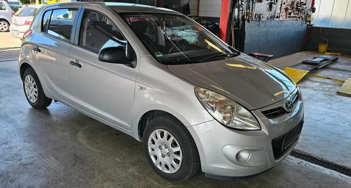 Gebraucht Hyundai i20 Classic 77 PS (56 kW) 2011 Sleek silver / met Kleinwagen