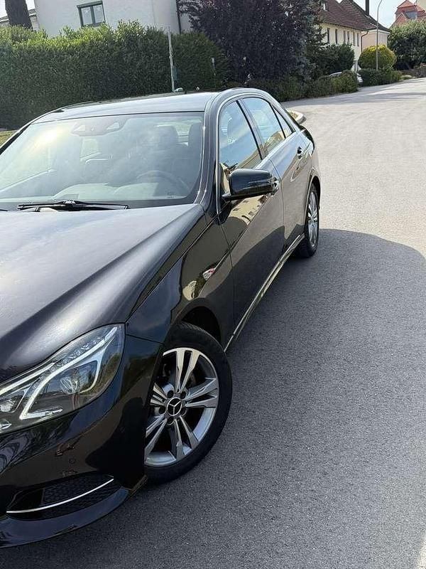 Gebraucht Mercedes E200 136 PS (100 kW) 2014 Schwarz Limousine