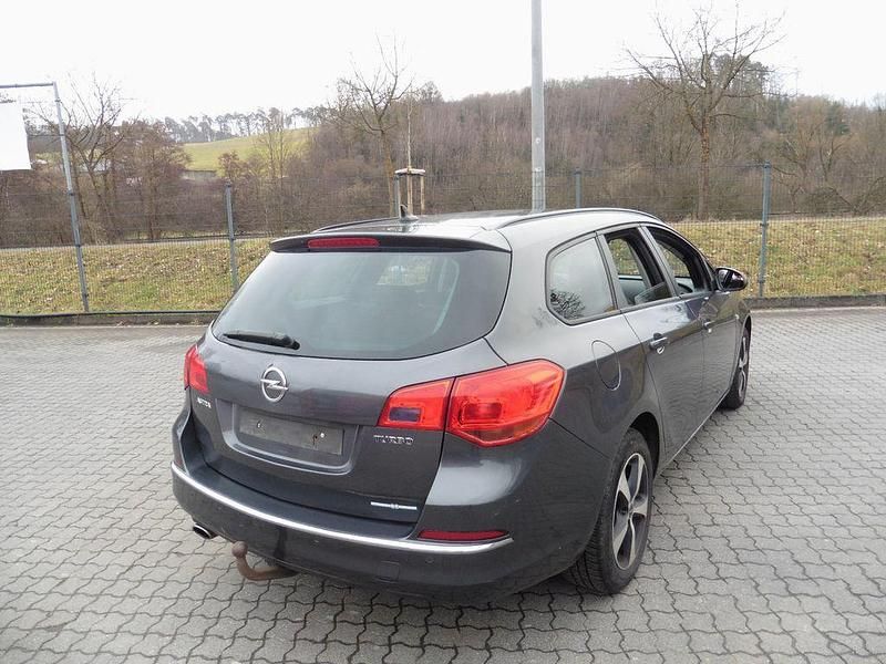 Gebraucht Opel Astra 179 PS (131 kW) 2012 Grau Kombi