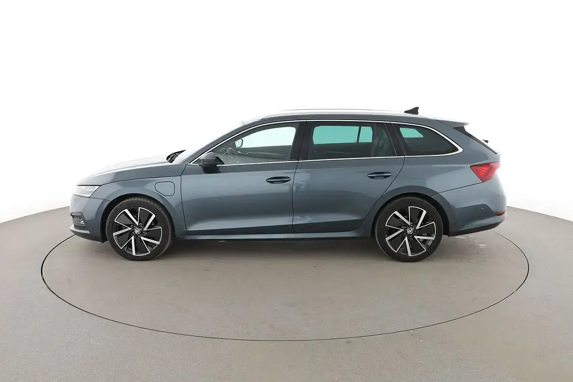Gebraucht Skoda Octavia First Edition 204 PS (150 kW) 2020 Grau Kombi