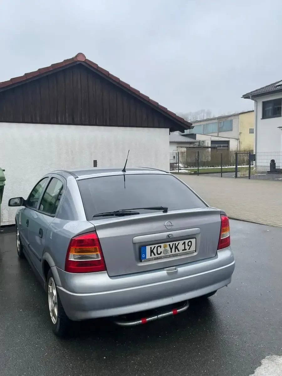 Gebraucht Opel Astra 85 PS (62 kW) 2002 Silber Limousine