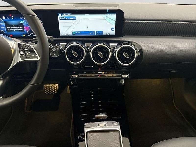 Gebraucht Mercedes A200 Progressive 163 PS (119 kW) 2025 Unilack polarweiß Limousine
