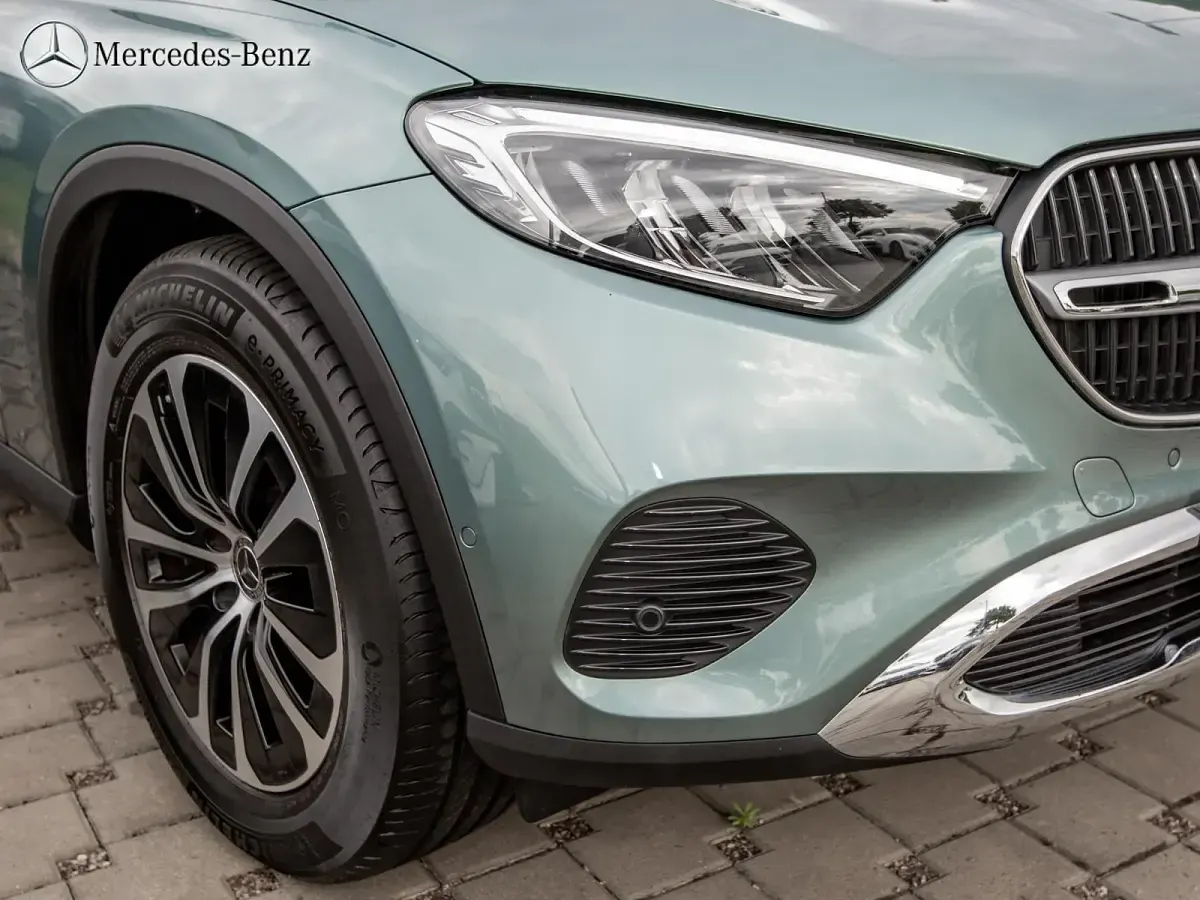 Gebraucht Mercedes GLC220 Avantgarde 197 PS (144 kW) 2025 Metalliclack verdesilber SUV