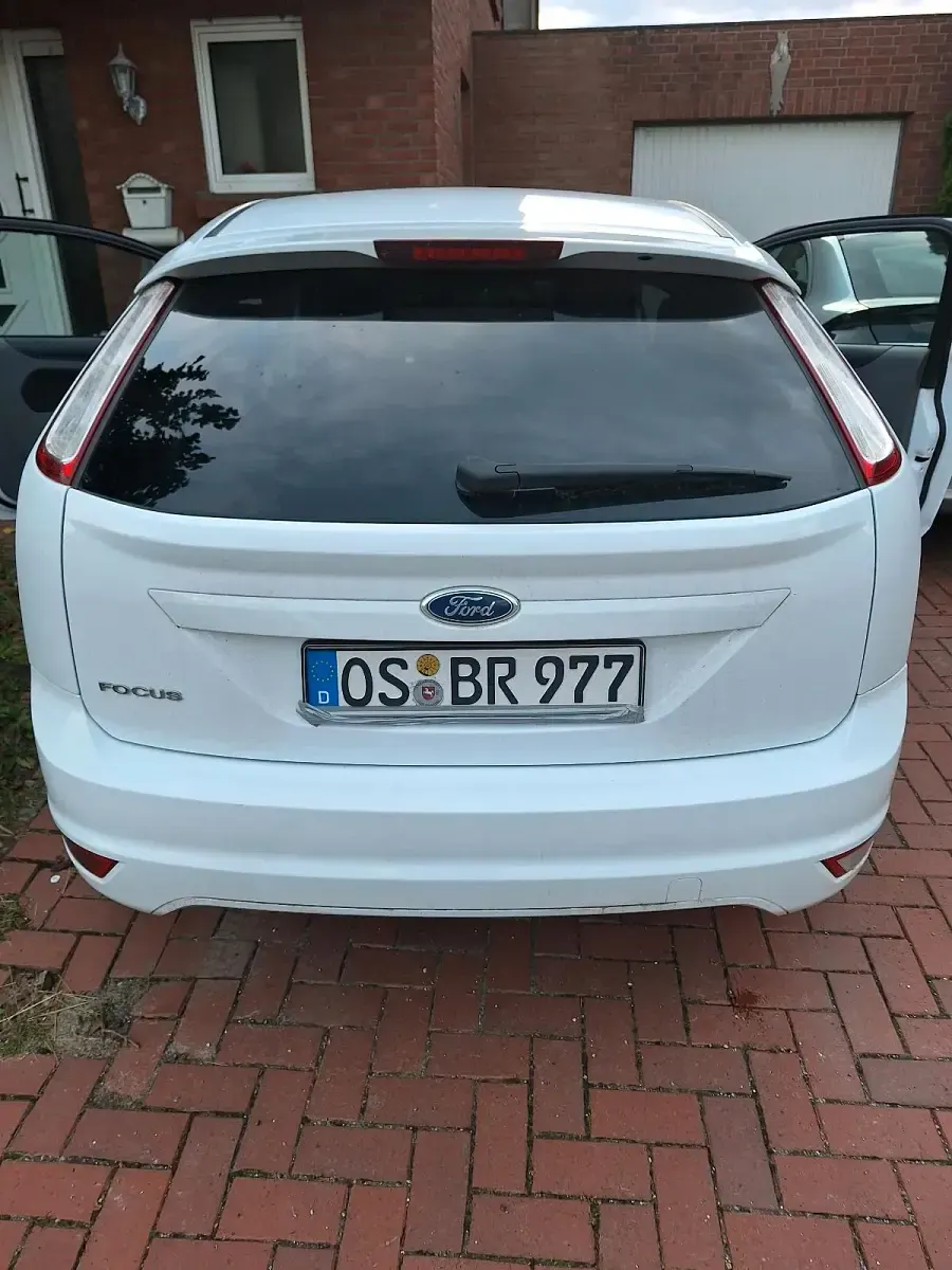 Usado Ford Focus 105 CV (77 kW) 2011 Blanco Coupe