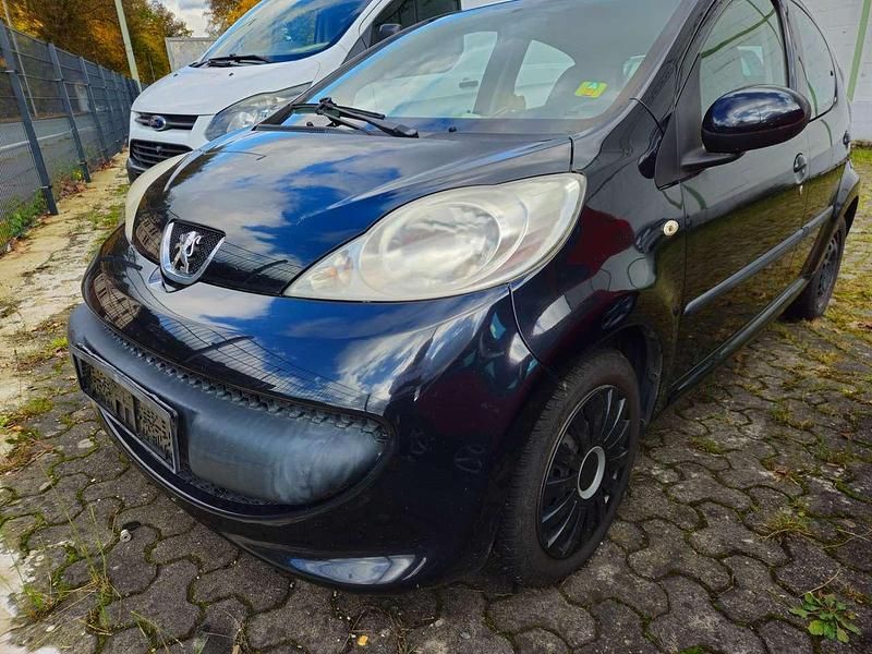 Noir caldera Gebraucht 2005 Peugeot 107 Filou Kleinwagen | 2.900 € - Bild 1/4