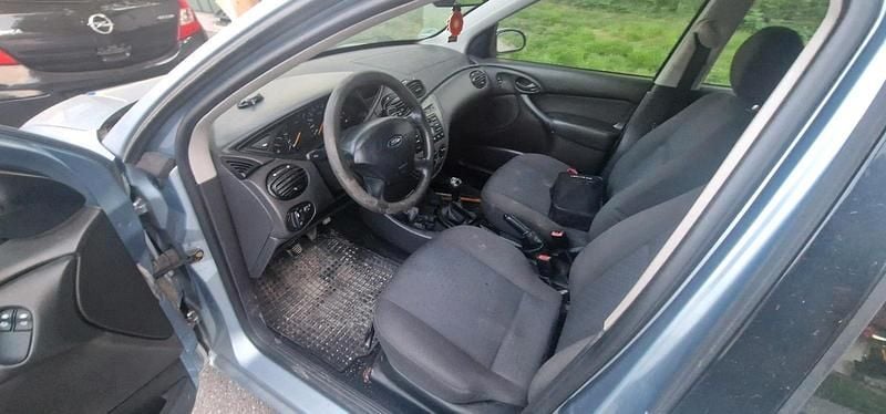Second-hand Ford Focus 101 CP (74 kW) 2003 Albastru Break