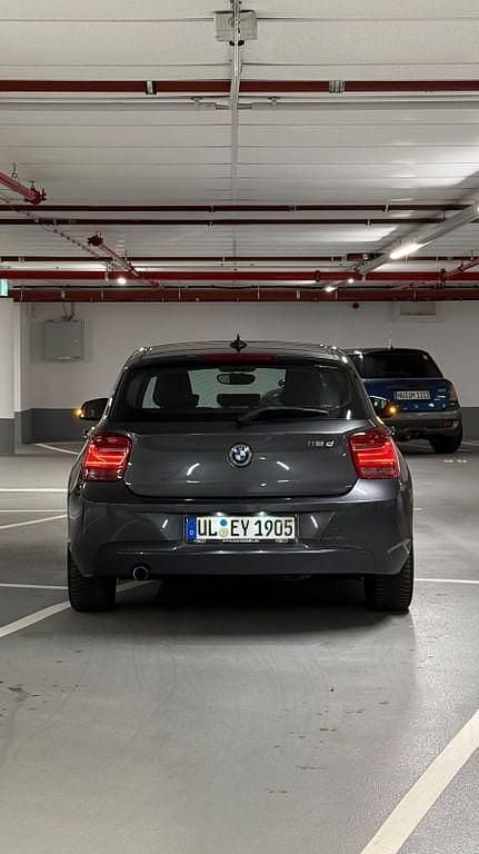 Grau Gebraucht 2013 BMW 118 Sport Line Kleinwagen | 7.490 € (Fairer Preis) - Bild 1/4