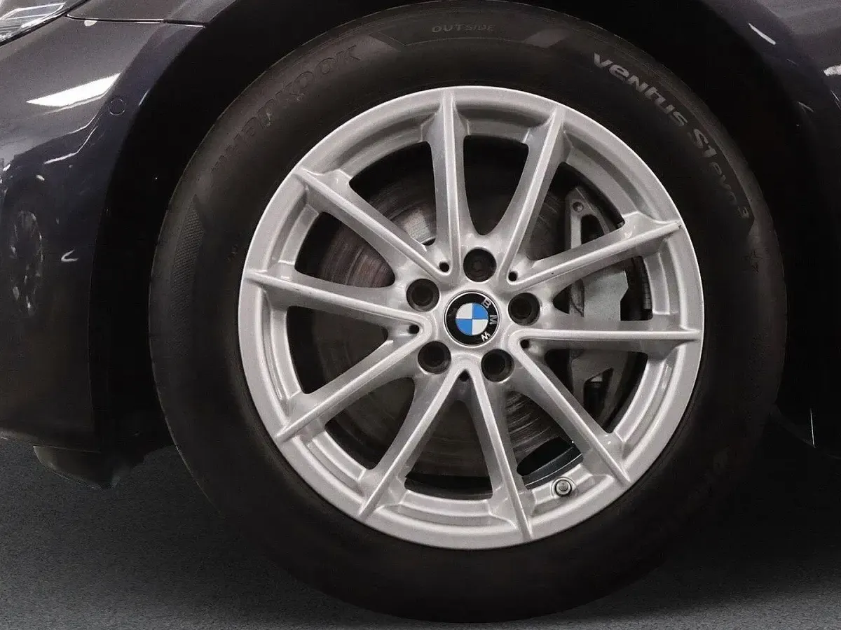 Gebraucht BMW 530 Efficient Dynamics 286 PS (210 kW) 2023 Sophistograu brillanteffekt Kombi