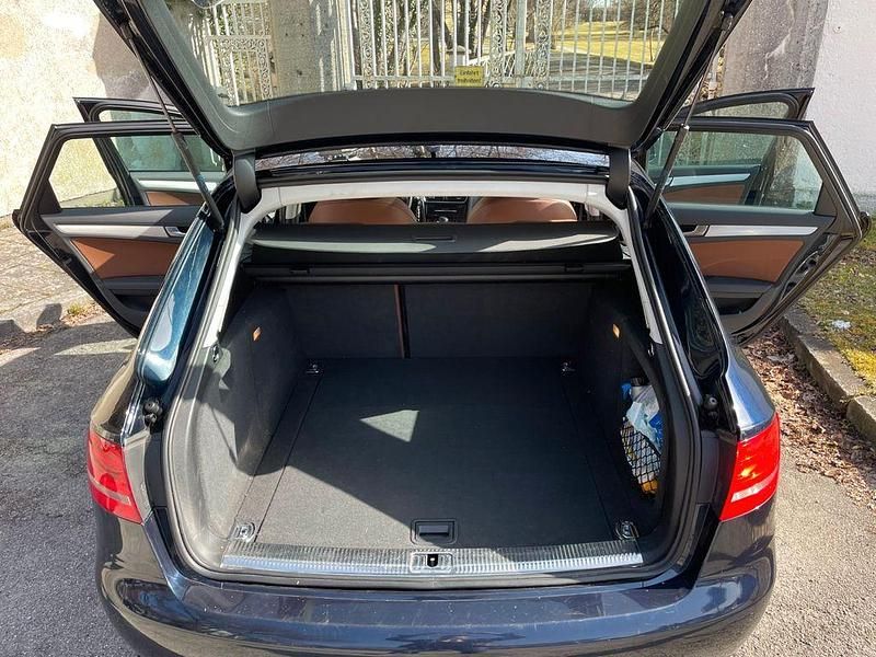 Gebraucht Audi A4 Comfort 179 PS (131 kW) 2009 Blau Kombi