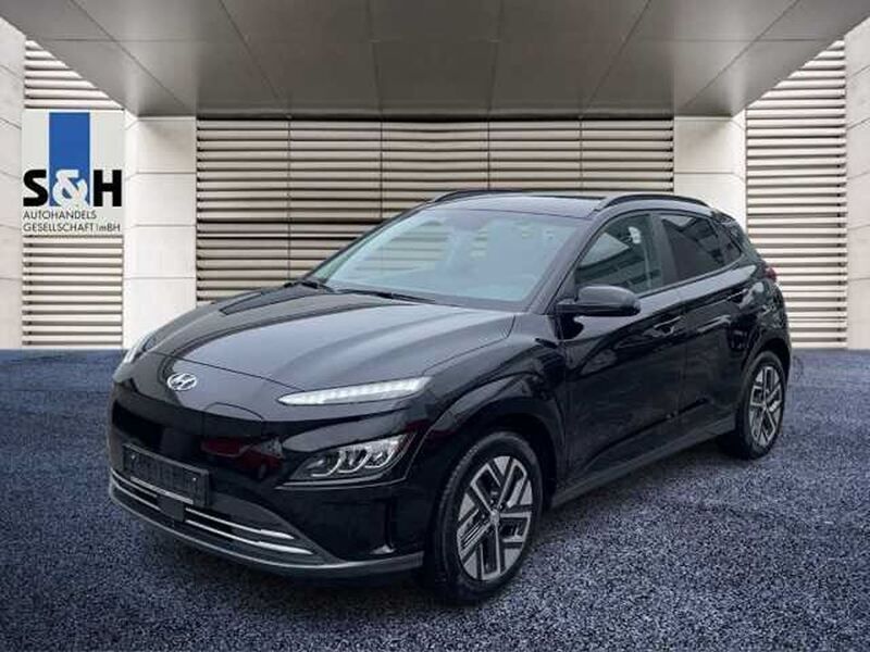 Schwarz (phantom black (schwarz)) Gebraucht 2024 Hyundai Kona Advantage SUV | 23.990 € (Guter Preis) - Bild 1/4