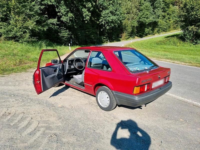 Gebraucht Ford Escort 90 PS (66 kW) 1989 Rot Limousine